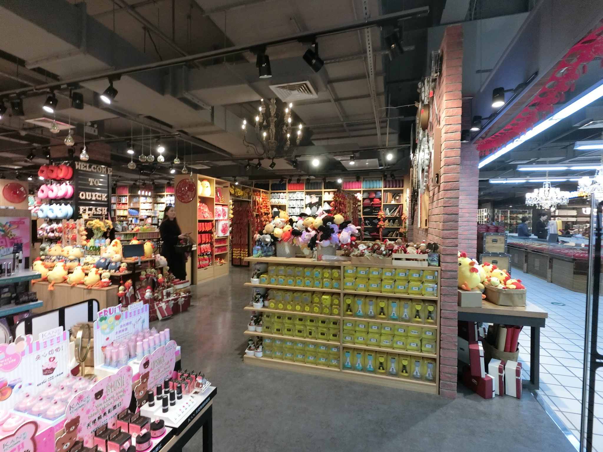 全球快时尚百货新势力 QUICK FLASH 快闪客实体店全景探秘